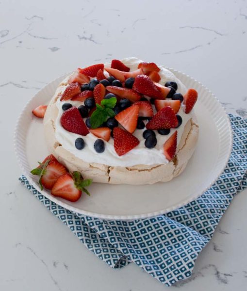 red-white-blue-mixed-berry-pavlova-recipe-6-509×600